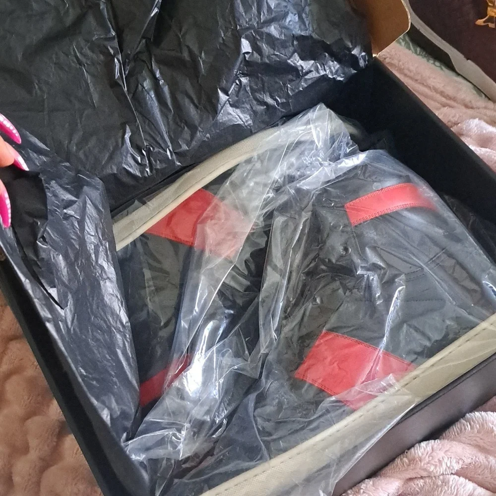 Saint Laurent Men's Black and Red High-Top Sneakers - Picture 4 of 7